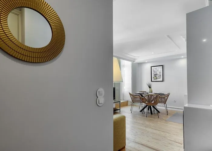 Apartment Beautiful 2 Bedroom With Views In Rua Augusta Lisbon