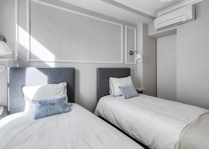 Apartment Beautiful 2 Bedroom With Views In Rua Augusta *