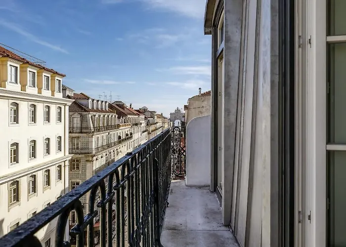 Beautiful 2 Bedroom With Views In Rua Augusta *