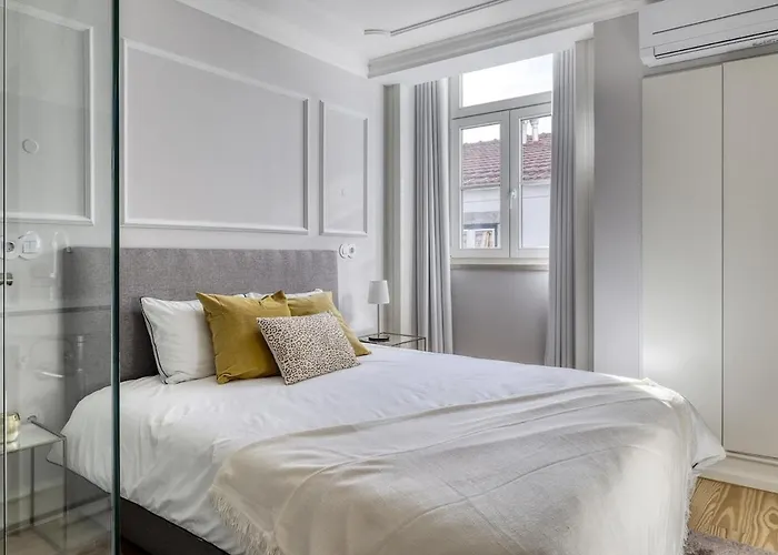 Beautiful 2 Bedroom With Views In Rua Augusta 아파트 *