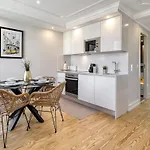 Beautiful 2 Bedroom With Views In Rua Augusta * Lisboa