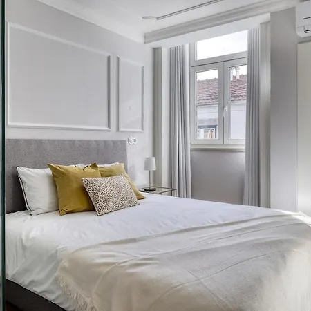 Beautiful 2 Bedroom With Views In Rua Augusta Apartman *