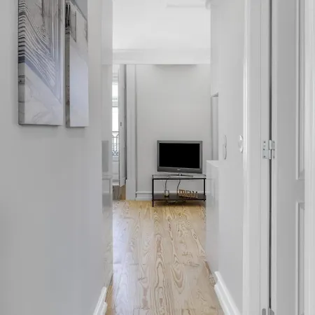 Beautiful 2 Bedroom With Views In Rua Augusta Apartmán *